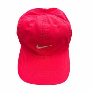 Nike neón Pink Athletic Hat with White Swoosh